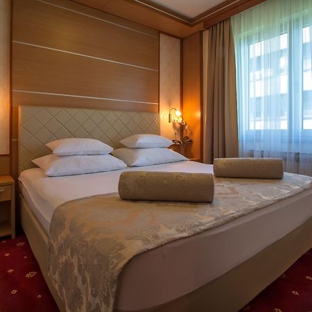Hotel Cezar באניה לוקה מראה חיצוני תמונה