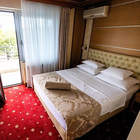 Hotel Cezar באניה לוקה מראה חיצוני תמונה