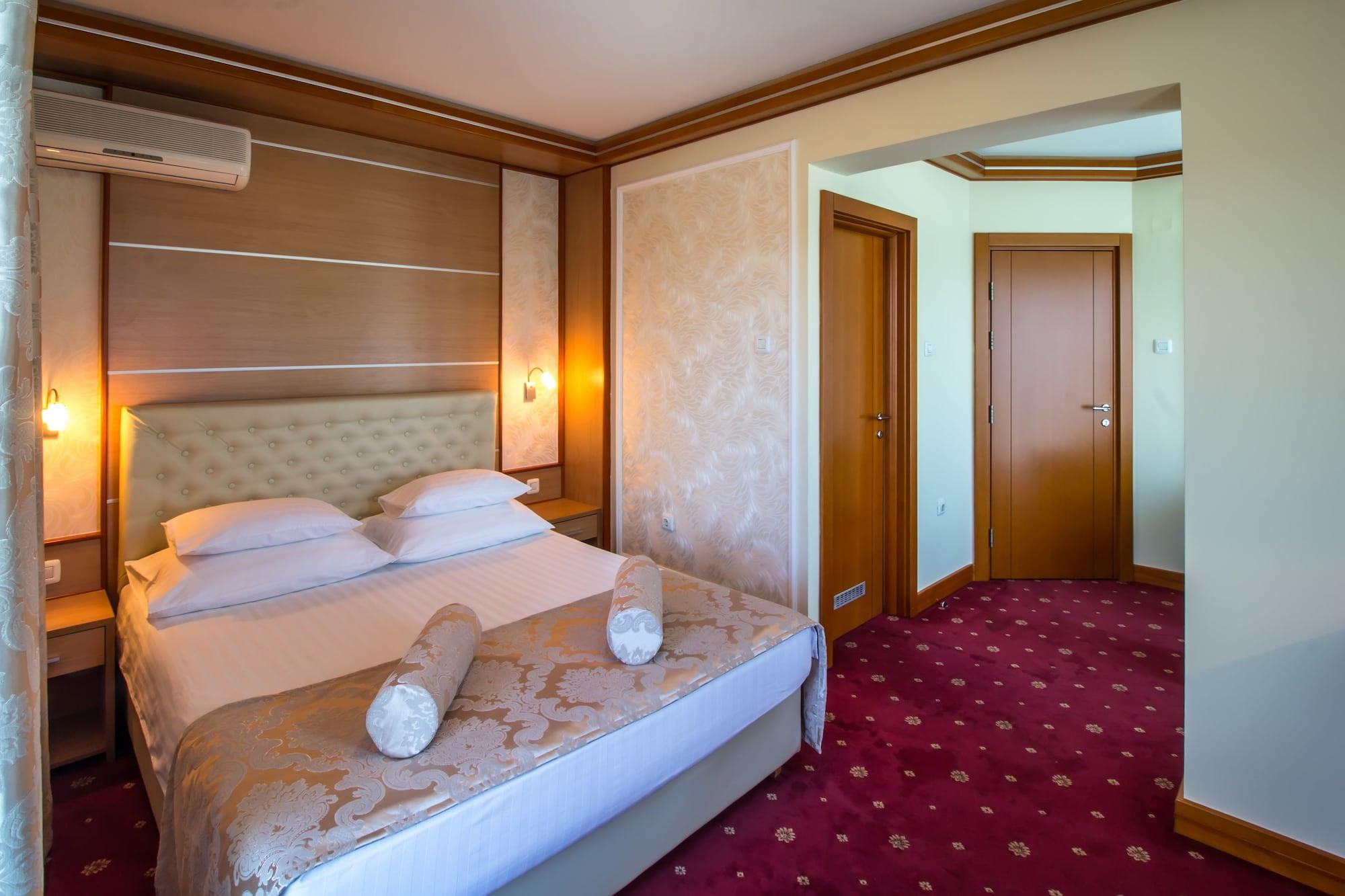 Hotel Cezar באניה לוקה מראה חיצוני תמונה
