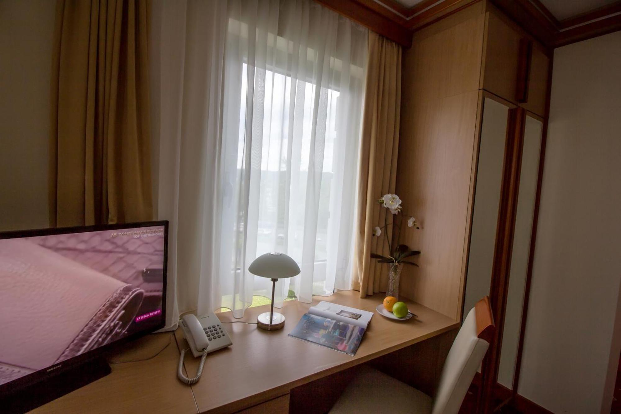 Hotel Cezar באניה לוקה מראה חיצוני תמונה