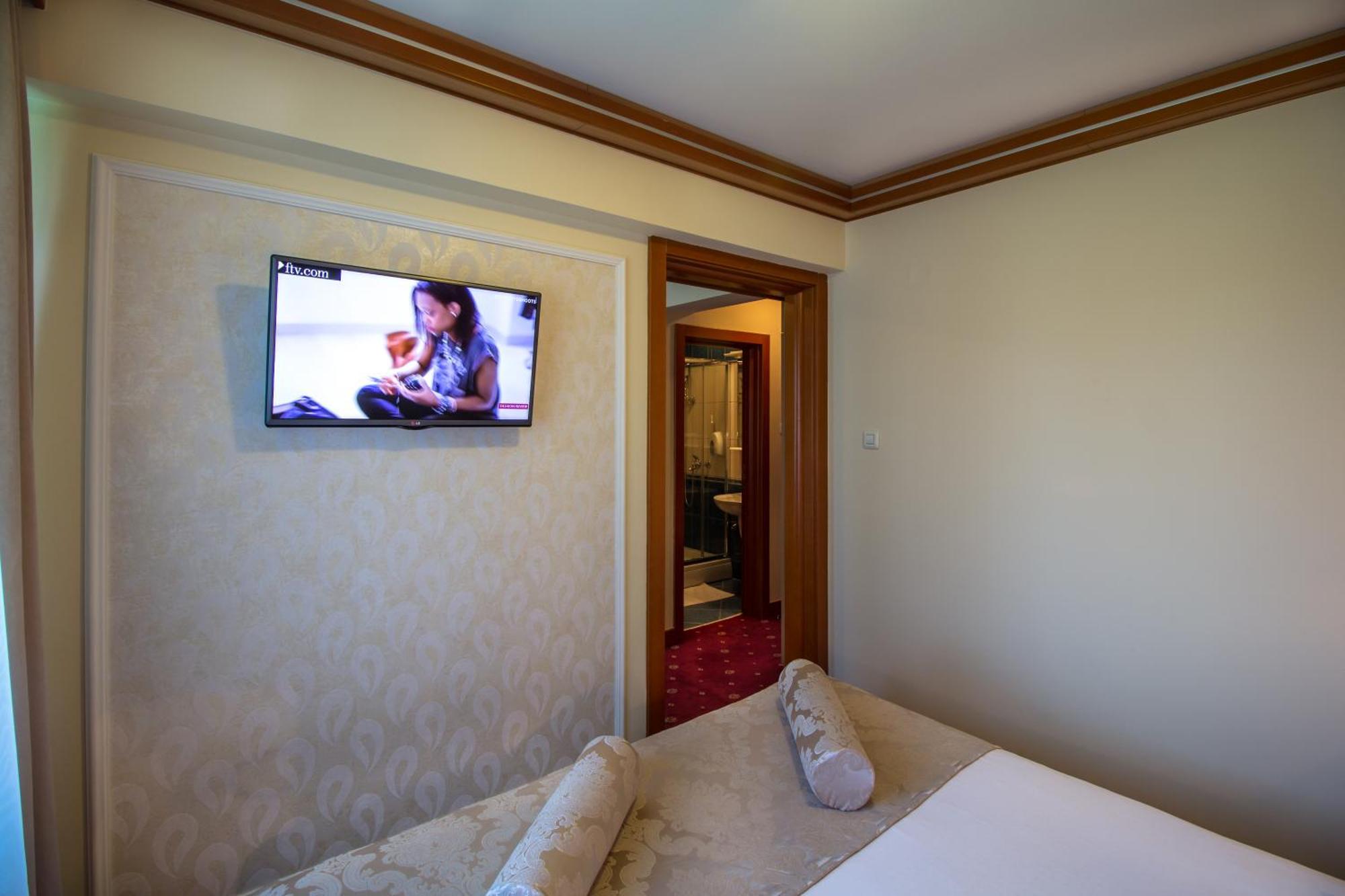 Hotel Cezar באניה לוקה מראה חיצוני תמונה