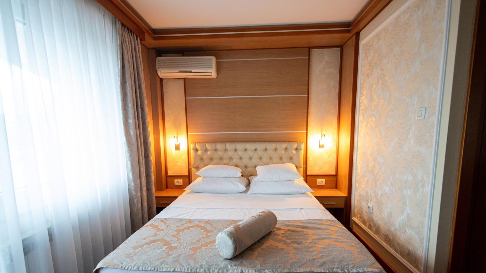 Hotel Cezar באניה לוקה מראה חיצוני תמונה