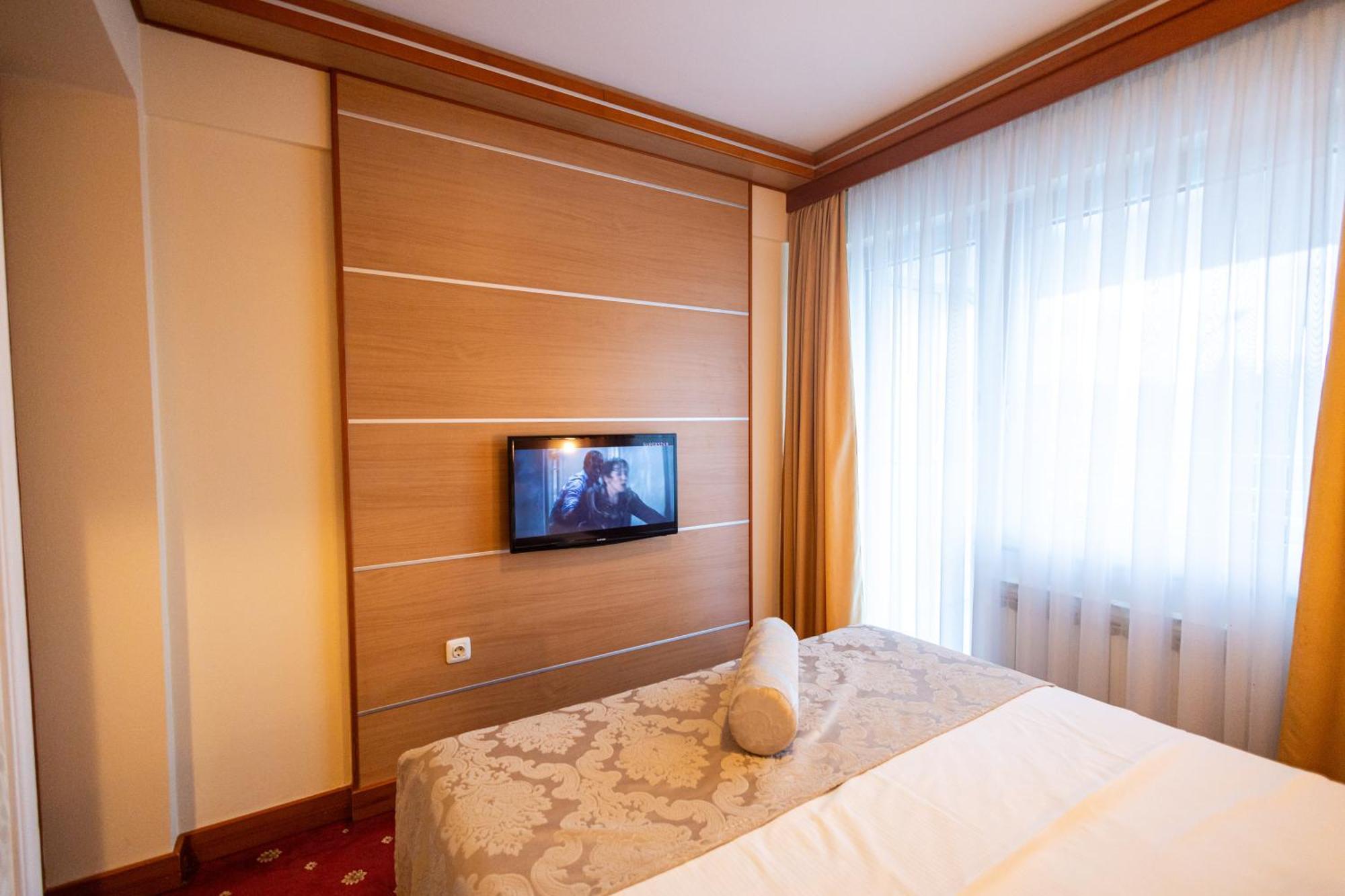Hotel Cezar באניה לוקה מראה חיצוני תמונה