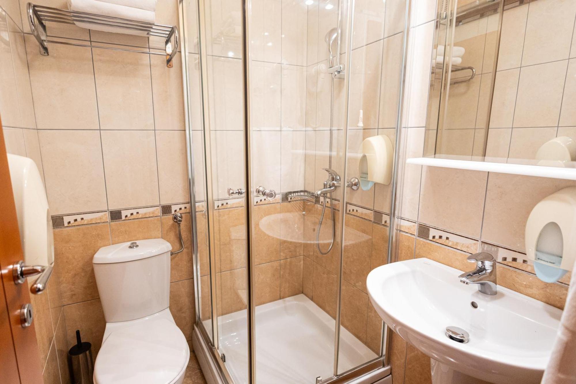 Hotel Cezar באניה לוקה מראה חיצוני תמונה