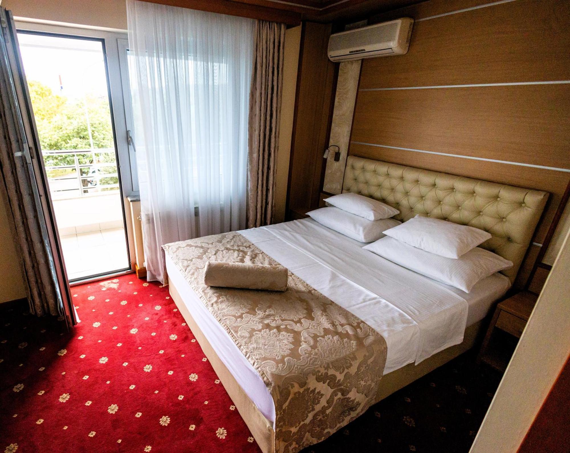 Hotel Cezar באניה לוקה מראה חיצוני תמונה