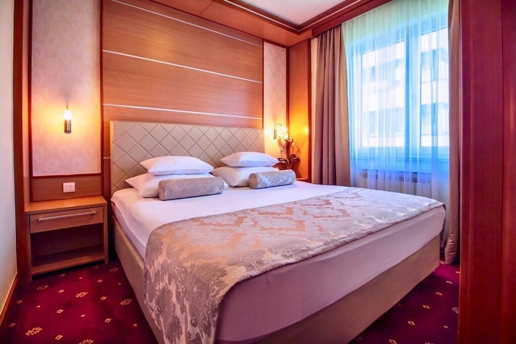 Hotel Cezar באניה לוקה מראה חיצוני תמונה
